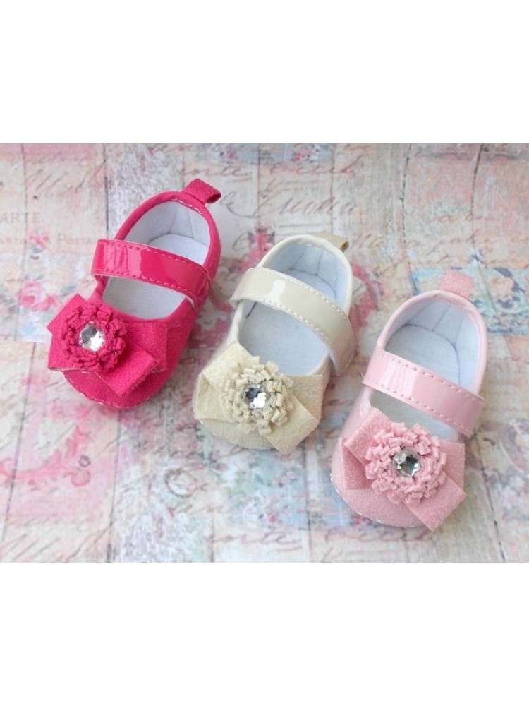Baby girl shoes with rhinestone flower