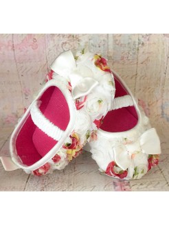 Baby girl shoes Flowers ivory