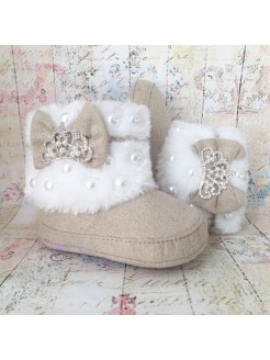 Baby girl boots with pearls and bow beige