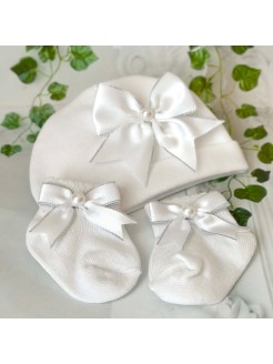 Newborn Girl White Bow Hat and Socks Set
