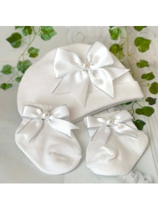 Newborn Girl Gift Set White Bow Hat and Socks