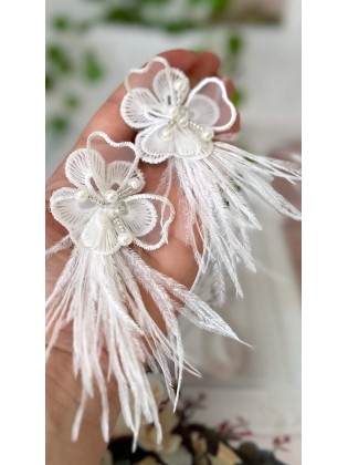 Bridal Hair Piece Fascinator with White Feathers and Pearls