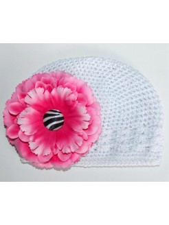 Crochet hat white with fuchsia zebra flower